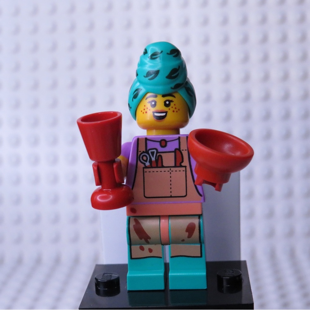 LEGO POTTERY LADY FIGURE